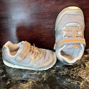 Toddler Stride Rite Turbo Light Gray Athletic Sneakers w/ Orange Accents  6 W